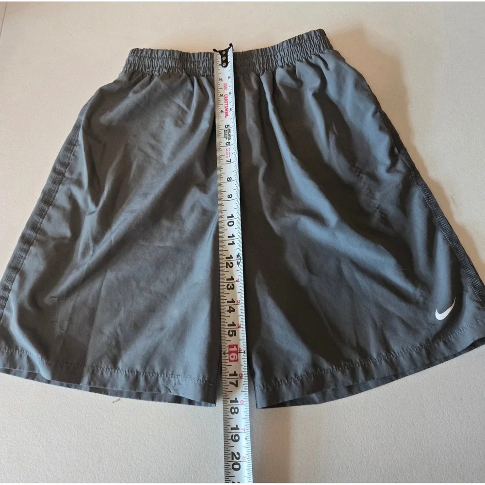 Nike Dri-FIT Boys Youth XL Gray Athletic Shorts Running Training Swoosh Pockets